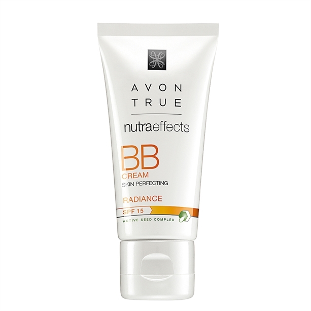 Avon Rozjasňující BB krém se zkrášlujícím účinkem SPF 15 Avon True (BB Cream Skin Perfecting) 30 ml Light