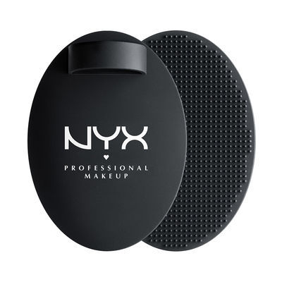 NYX Čisticí podložka na štětce Professional Makeup (On the Spot Brush Cleansing Pad)