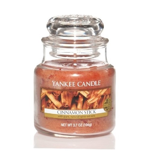 Yankee Candle Vonná svíčka Classic malý s vůní skořice (Cinnamon Stick) 104 g