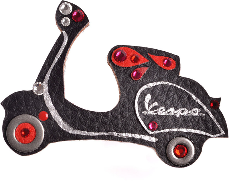 Petra Švarcová Černá brož s červenými detaily Vespa