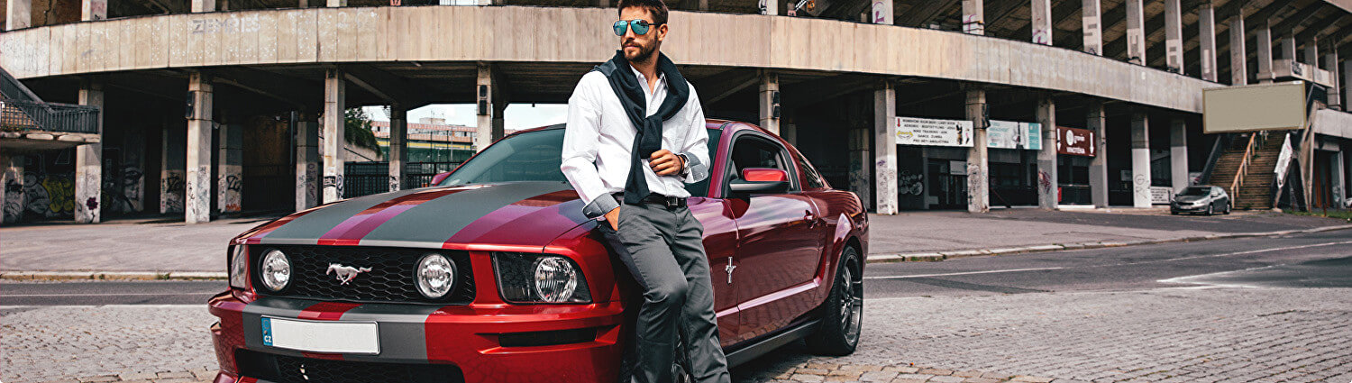 Fashion story s vůní benzínu aneb Jan Charouz na dráze