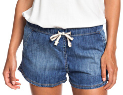 Frauen Shorts gehen an den Beach Blue